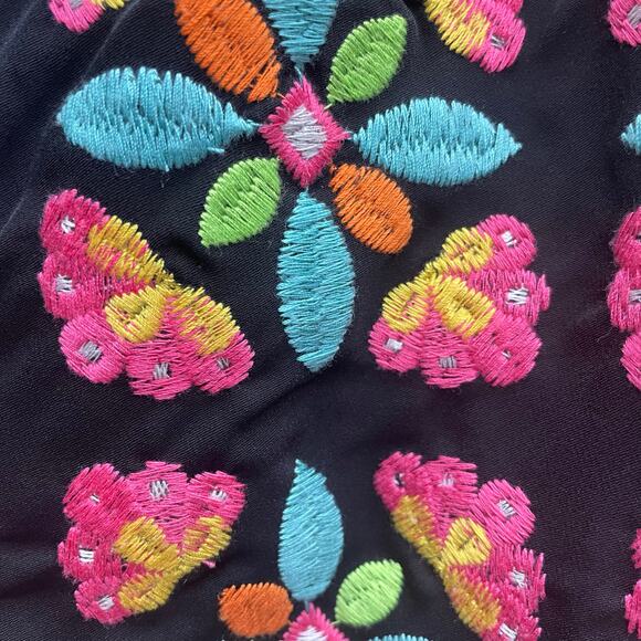 WashCo Apparel Black Top With Colorful Embroidered Sleeves Size XL - Picture 4 of 8